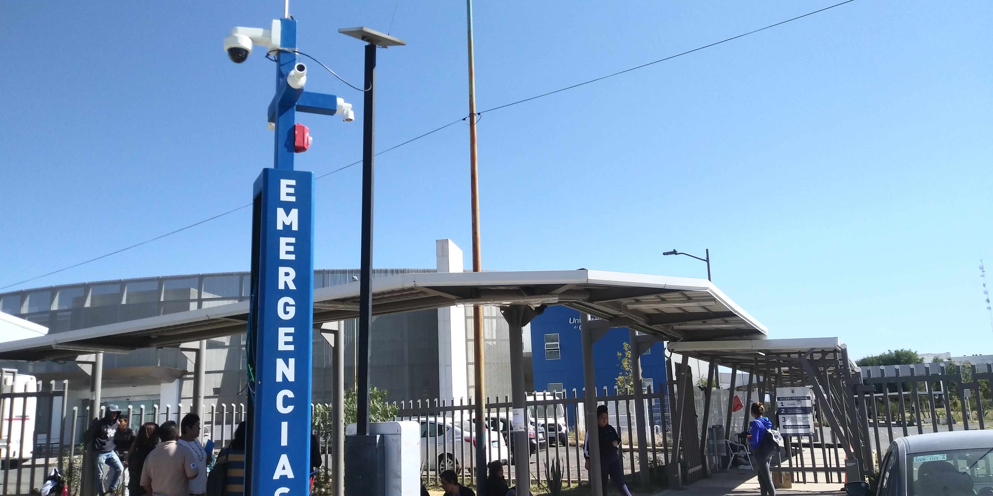 Inicia colocación de postes de enlace en sedes de la UG en León