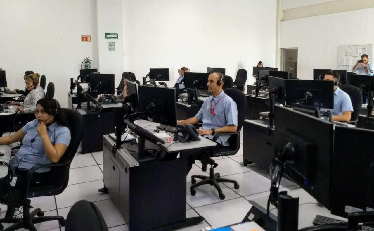 Bromean, insultan y piden pizza en el 911 de León