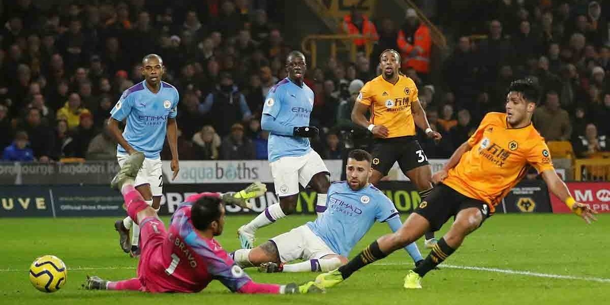 Raúl Jiménez se luce con los Wolves