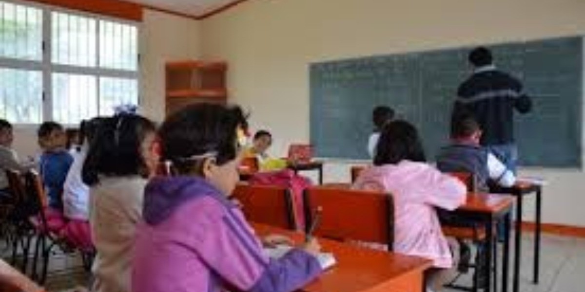 Quitan a maestros labores administrativas