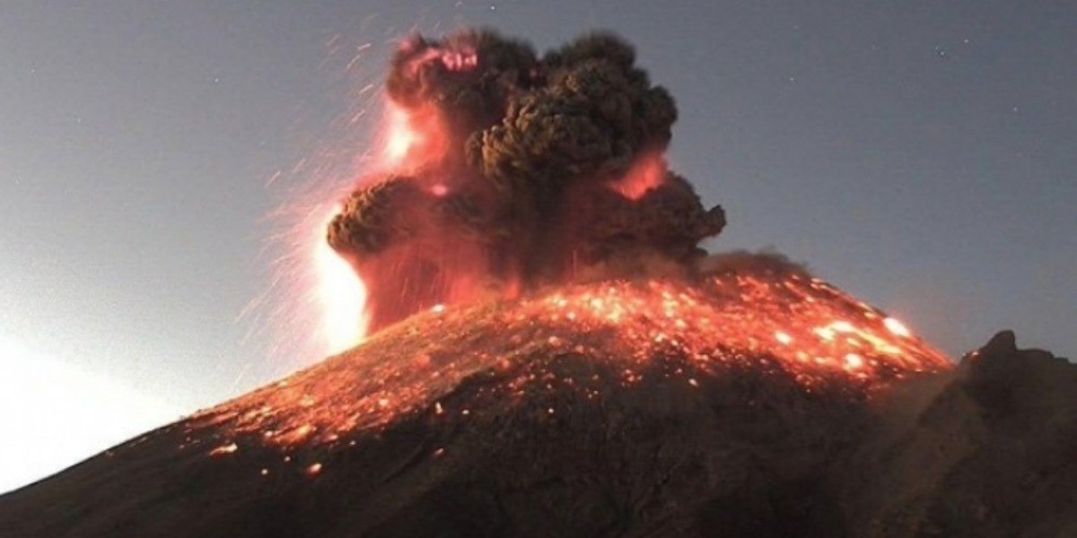 Explosión del Popocatépetl prende alerta amarilla