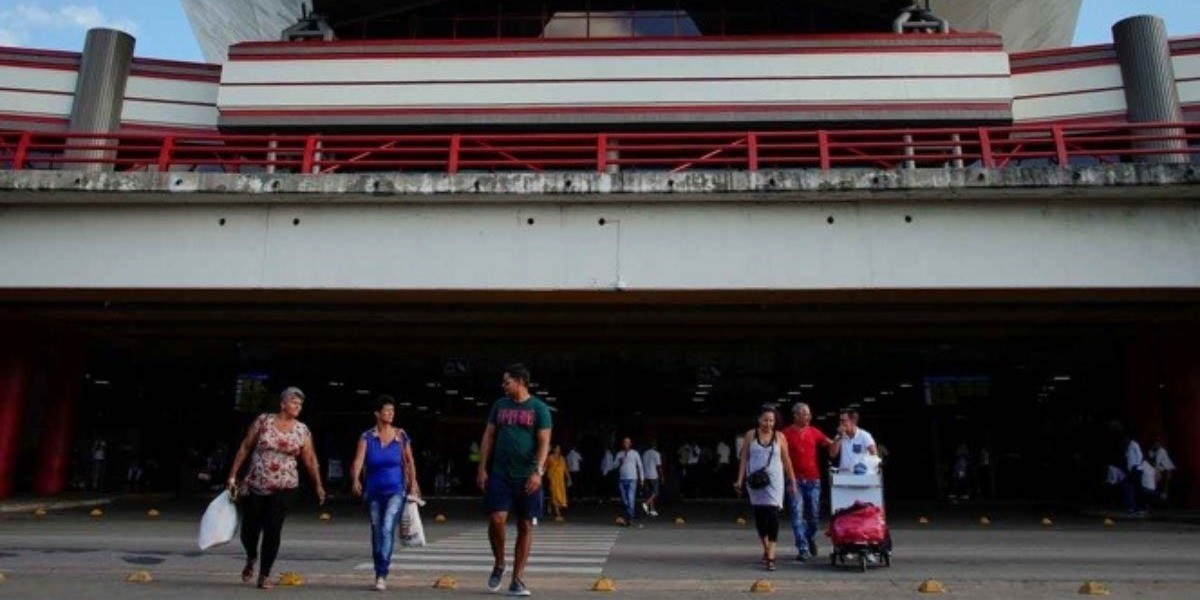 Estados Unidos prohíbe vuelos a Cuba; sólo habrá a La Habana