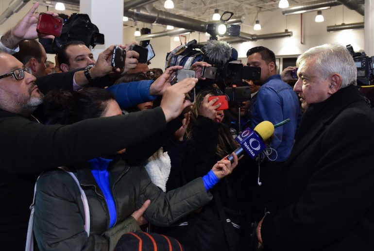 Lamenta AMLO tiroteo en colegio Torreón