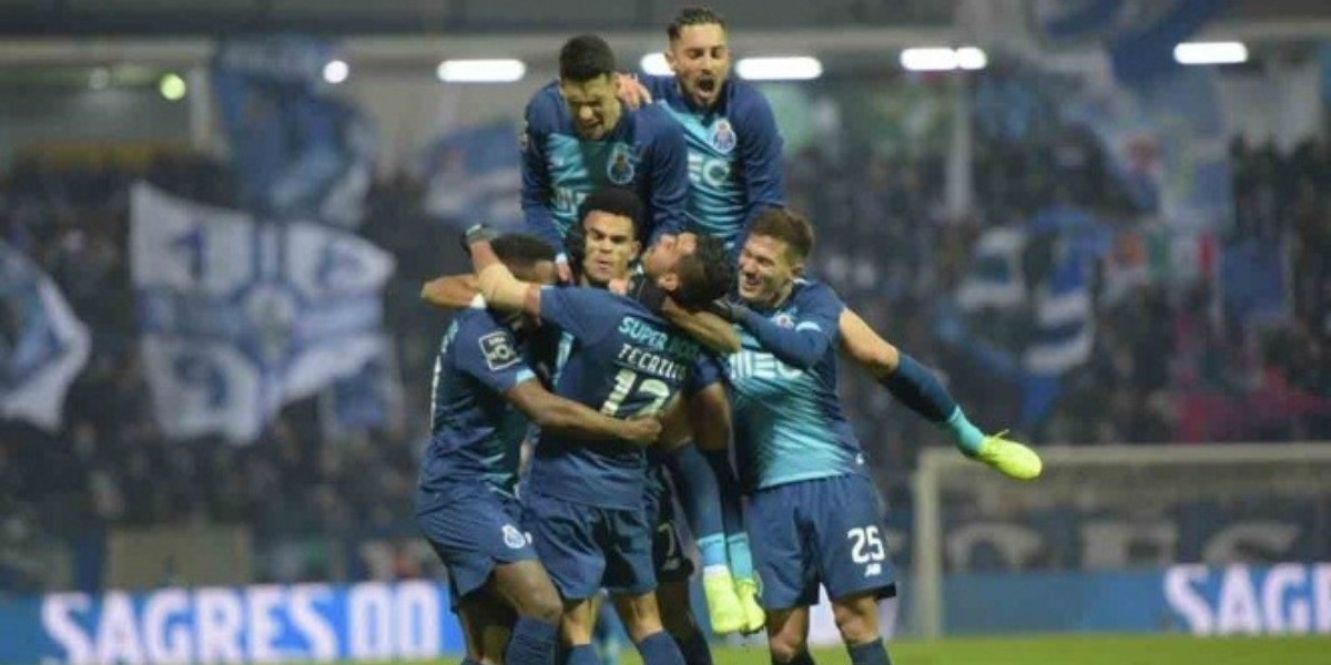 'Tecatito' marca golazo con el Porto