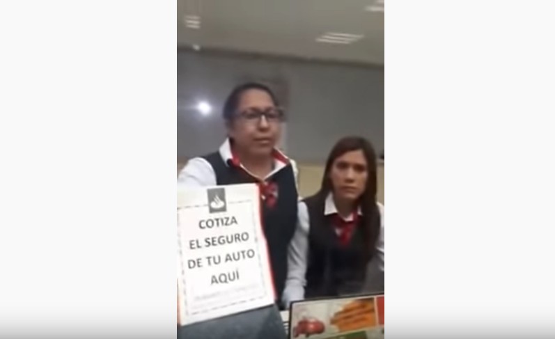 Reclama a cajera por dar pitazo para asalto en banco