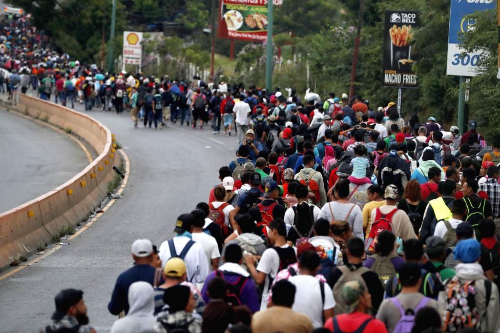 AMLO ofrece 4 mil empleos a migrantes