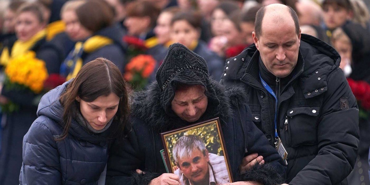 Llegan restos de víctimas de avionazo en Irán a Ucrania