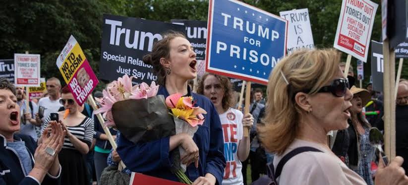 Mayoría de estadounidenses apoya destitución de Trump