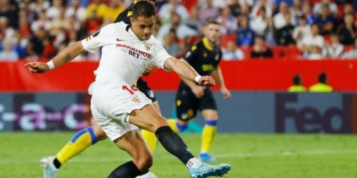 Estoy feliz porque seguiré jugando, revela ‘Chicharito’