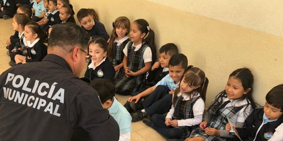 Distribuyen Escuadrón Alerta entre pequeños