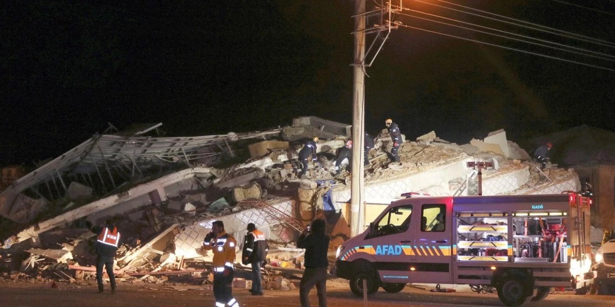 Potente terremoto en Turquía deja 18 muertos