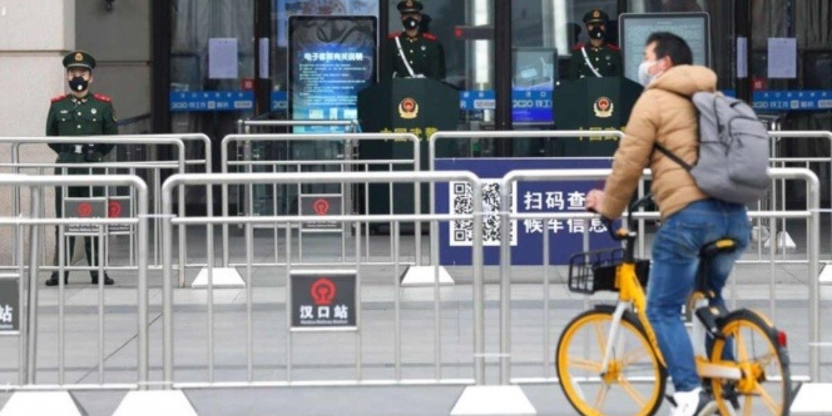 Estar en Wuhan ‘es peor que ser un reo’, dice mexicano en China