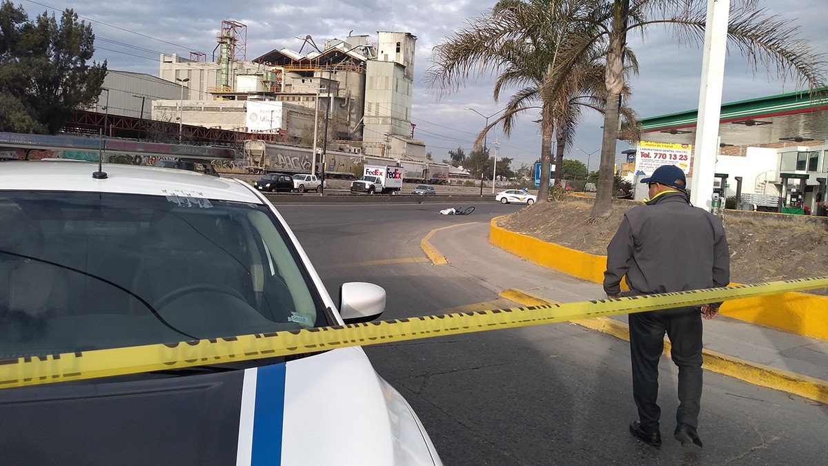 Muere ciclista atropellado por camión urbano