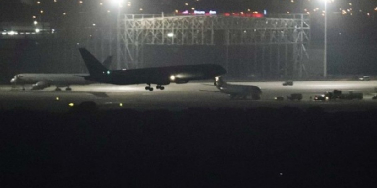 Después de dos horas, aterriza con éxito avión en España