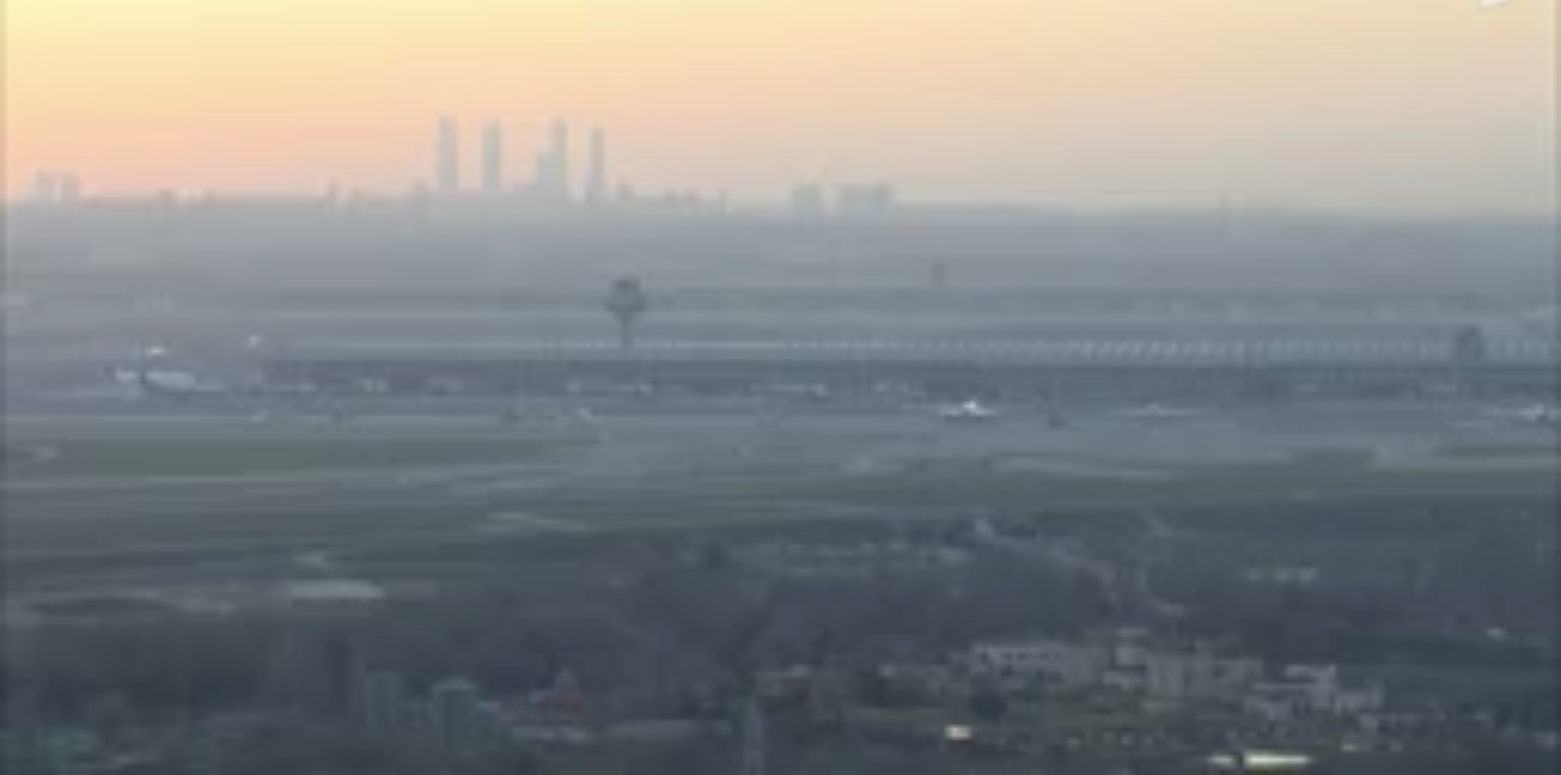 Caos en Madrid: suspenden vuelos por dron y se daña avión al despegar