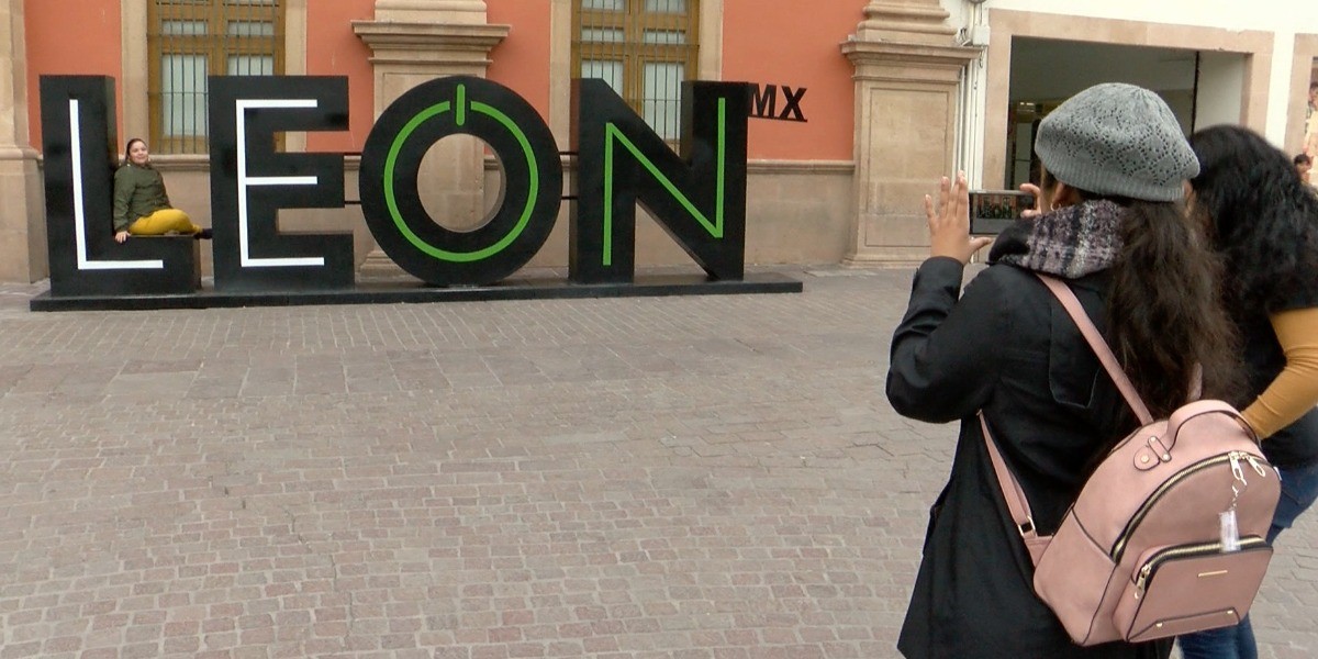 Llegan a León turistas a disfrutar del fin de semana largo