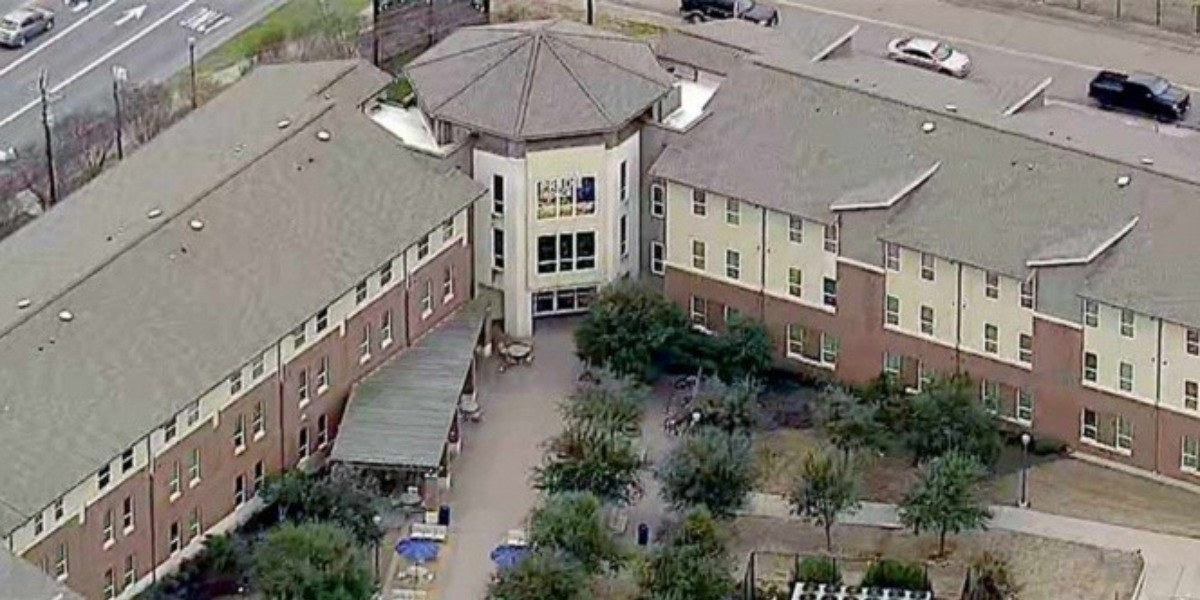 Ataque armado en universidad de Texas deja dos muertos