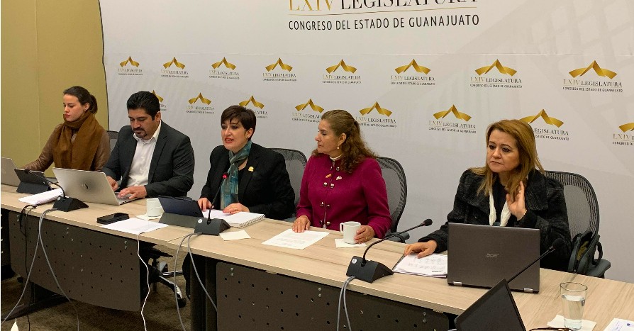 Revisan temas de paridad de género en el Congreso