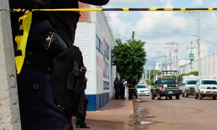 'Levantan' a 5 e incendian viviendas en Irapuato