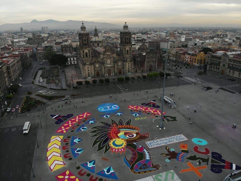 Viste Uriangato a Zócalo de CDMX con tapete monumental