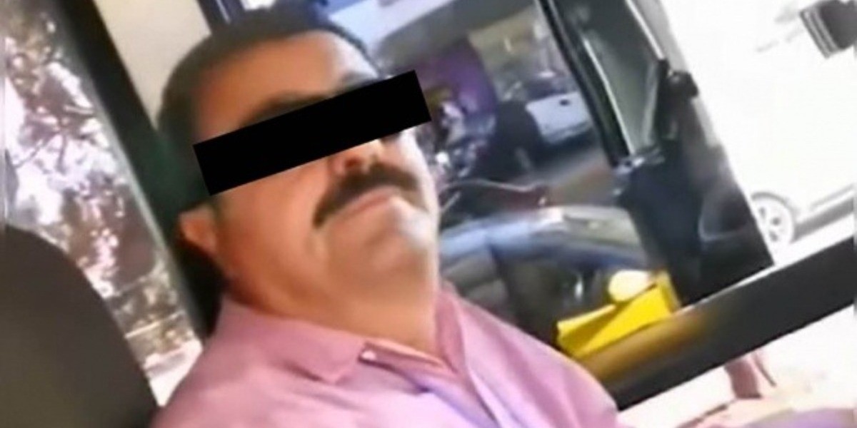 Chofer homofóbico baja a pareja gay del camión; argumenta que “no pueden irse besando“