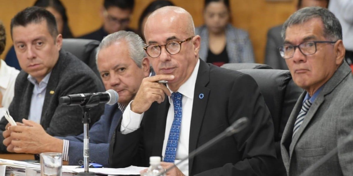 Antares habla con la certeza de la ignorancia plena: Éctor Jaime