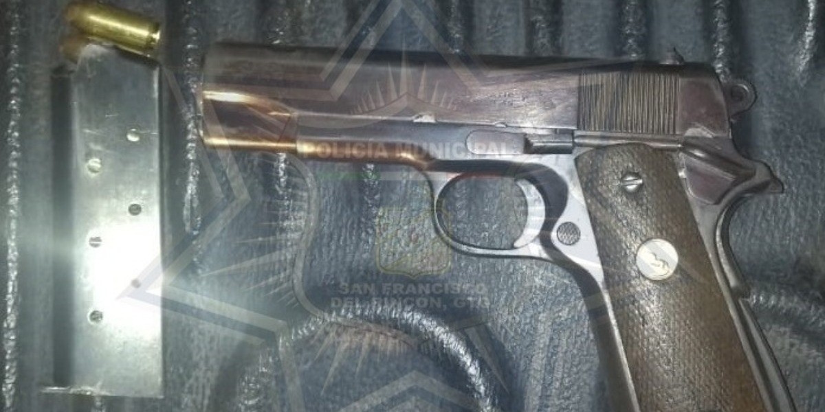 Detienen a tres personas por portación de arma de fuego