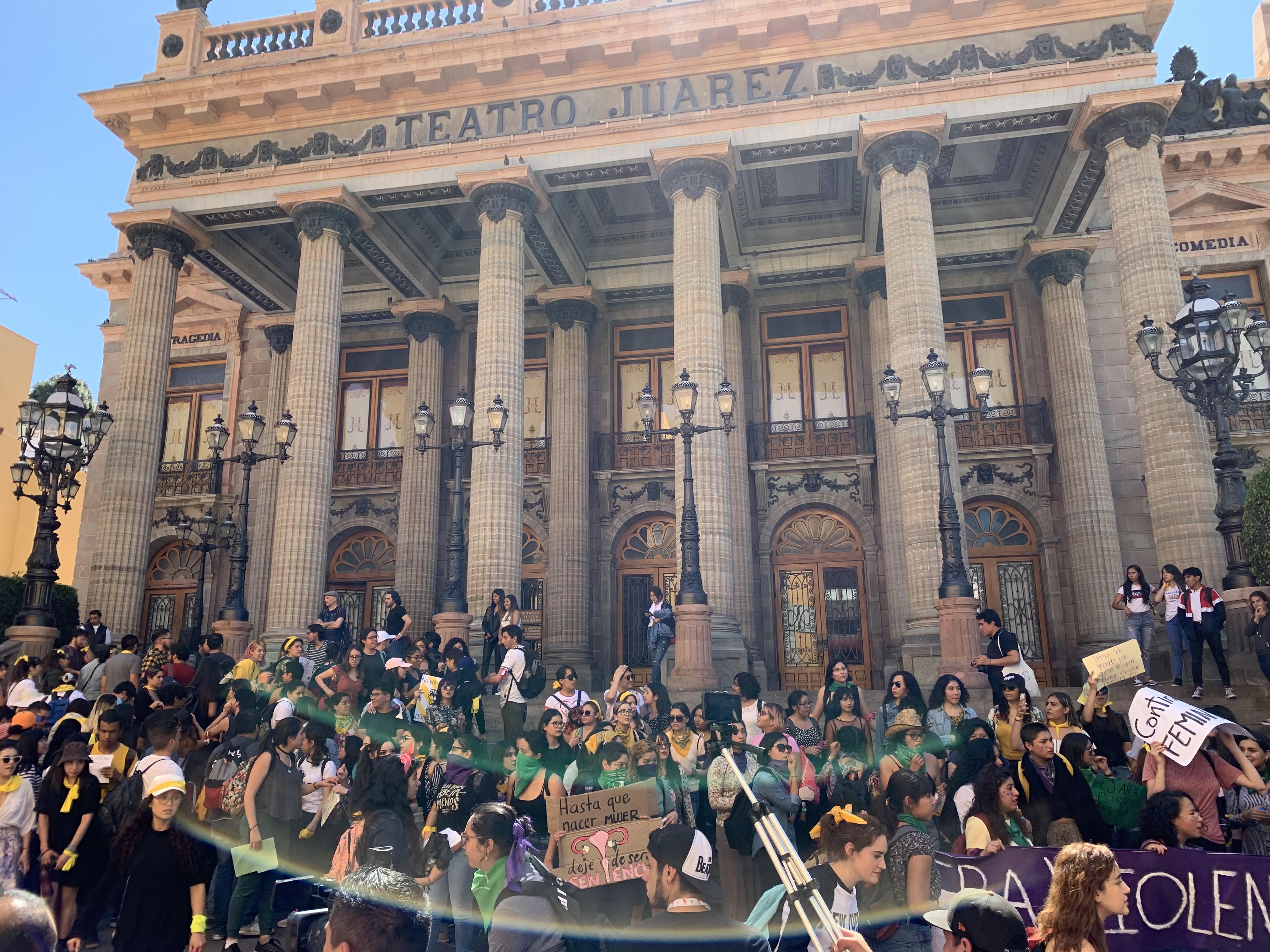 Reviven estudiantes de UG marchas por acoso sexual