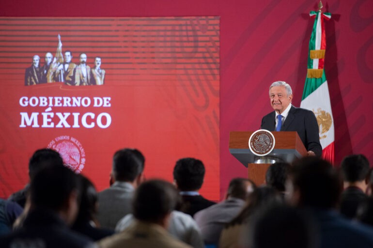 Acusa AMLO que oposición alienta crisis de abasto de medicamentos