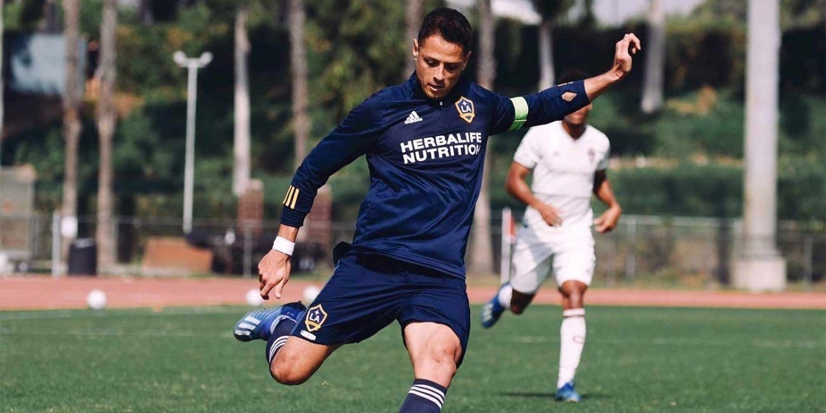 'Chicharito' fue capitán en victoria del Galaxy