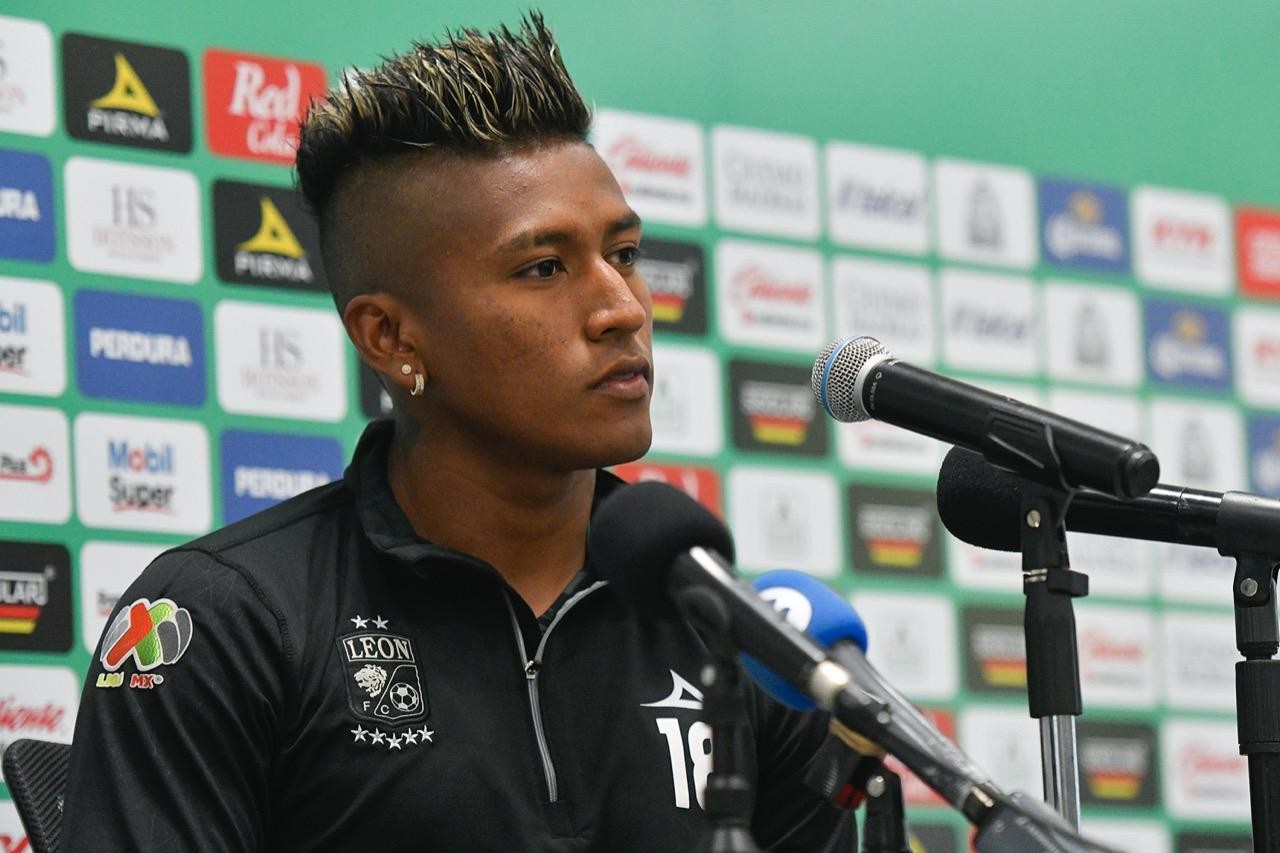 Aquino se dice en deuda con la afición