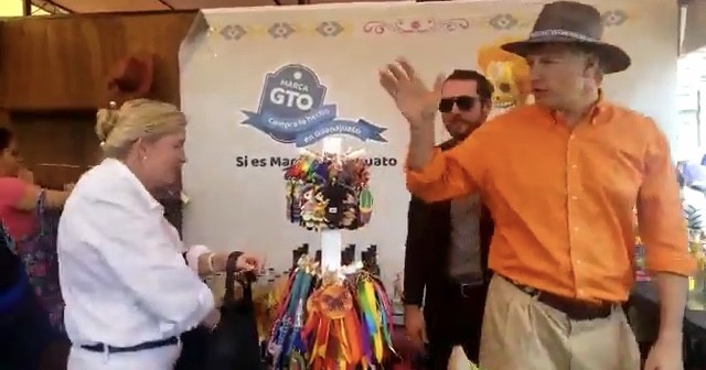 Agradece embajador de EUA sombrero guanajuatense