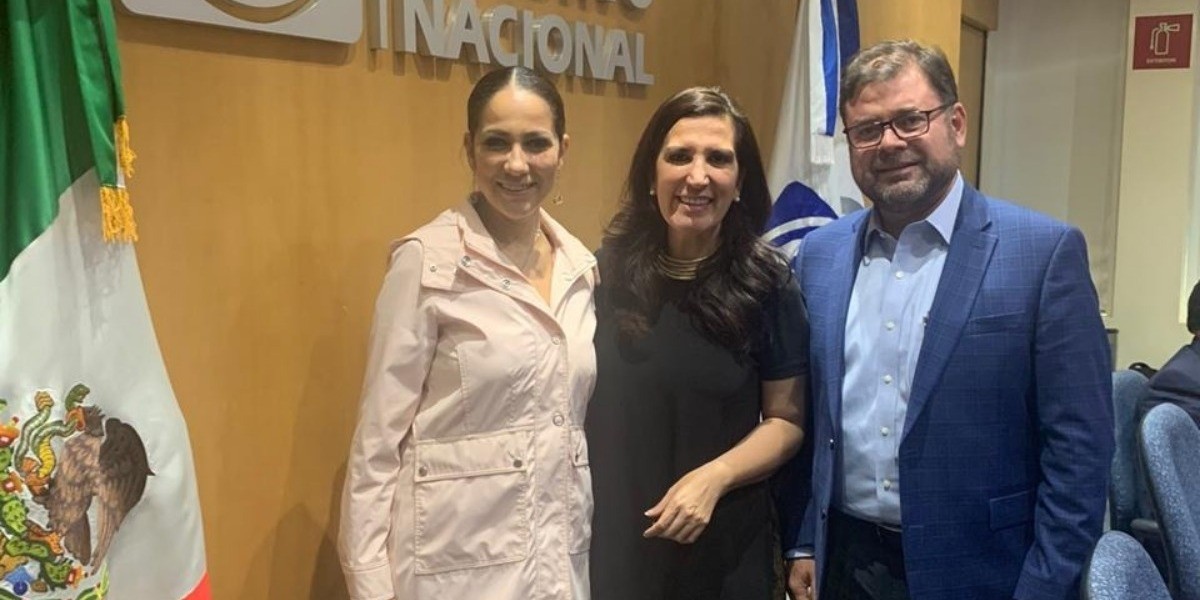 Abanderar causa ciudadana ante decisiones federales, exhorta Oviedo