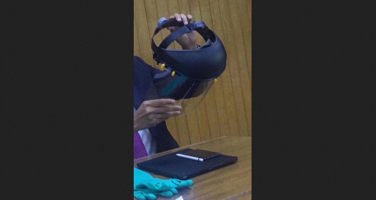 Improvisa gobierno federal equipo para coronavirus; compran caretas de albañil