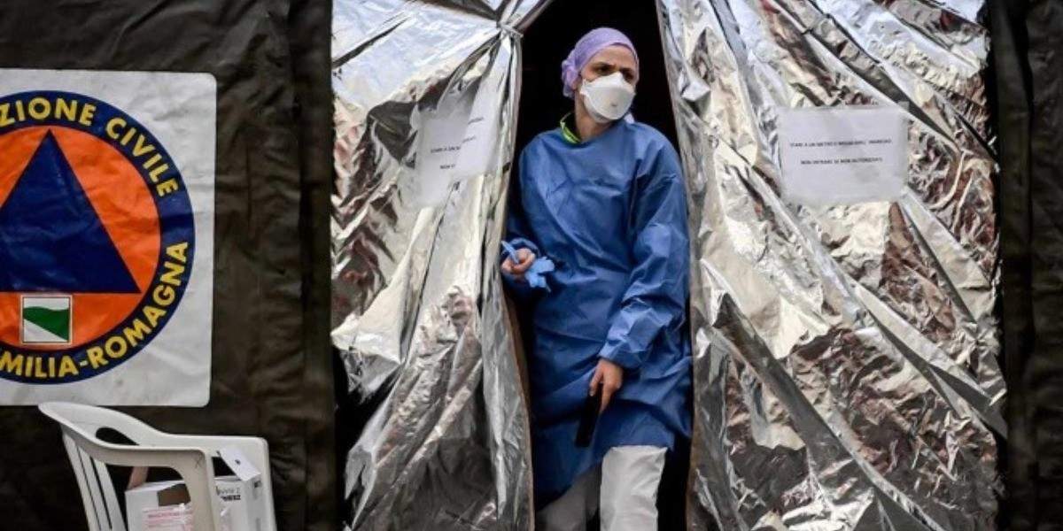 OMS: nuevos casos de coronavirus en China, a la baja; crecen en el mundo