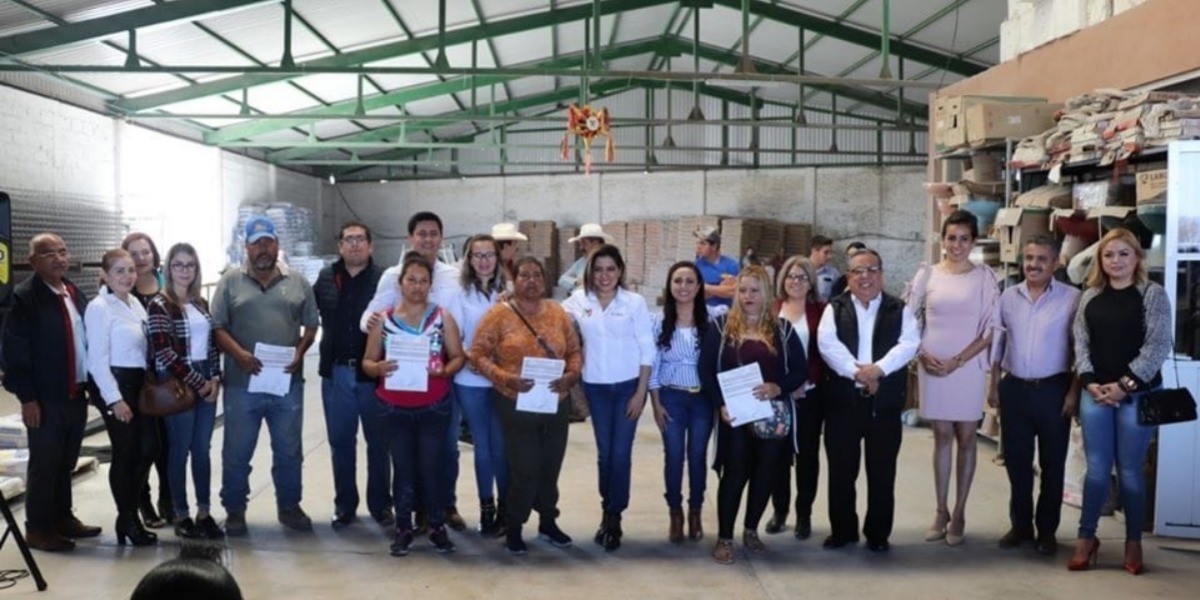 Entregan apoyos para viviendas de 60 familias