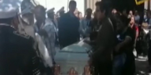 Sepultan a estudiantes asesinados en bar de Celaya