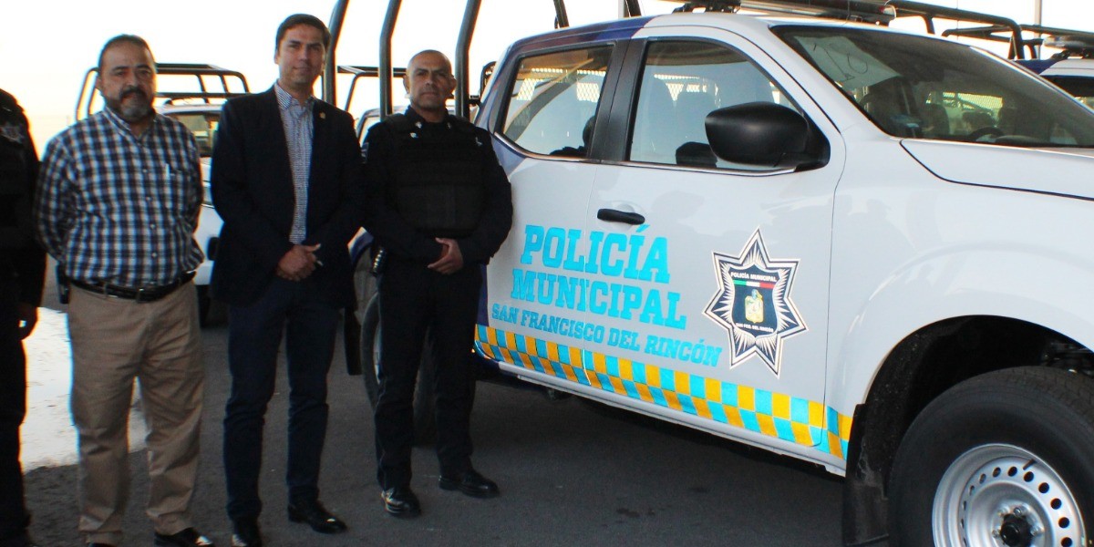 Entregan tres patrullas a San Francisco del Rincón