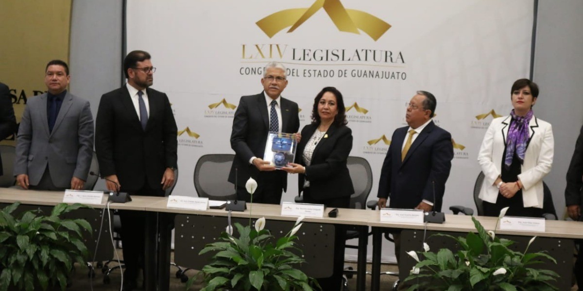 Entrega Poder Ejecutivo Segundo Informe de Gobierno al Congreso del Estado