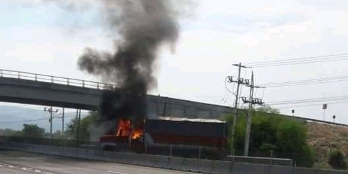 ‘Narcobloqueos’ afectan vías de Salamanca, Celaya y Juventino Rosas