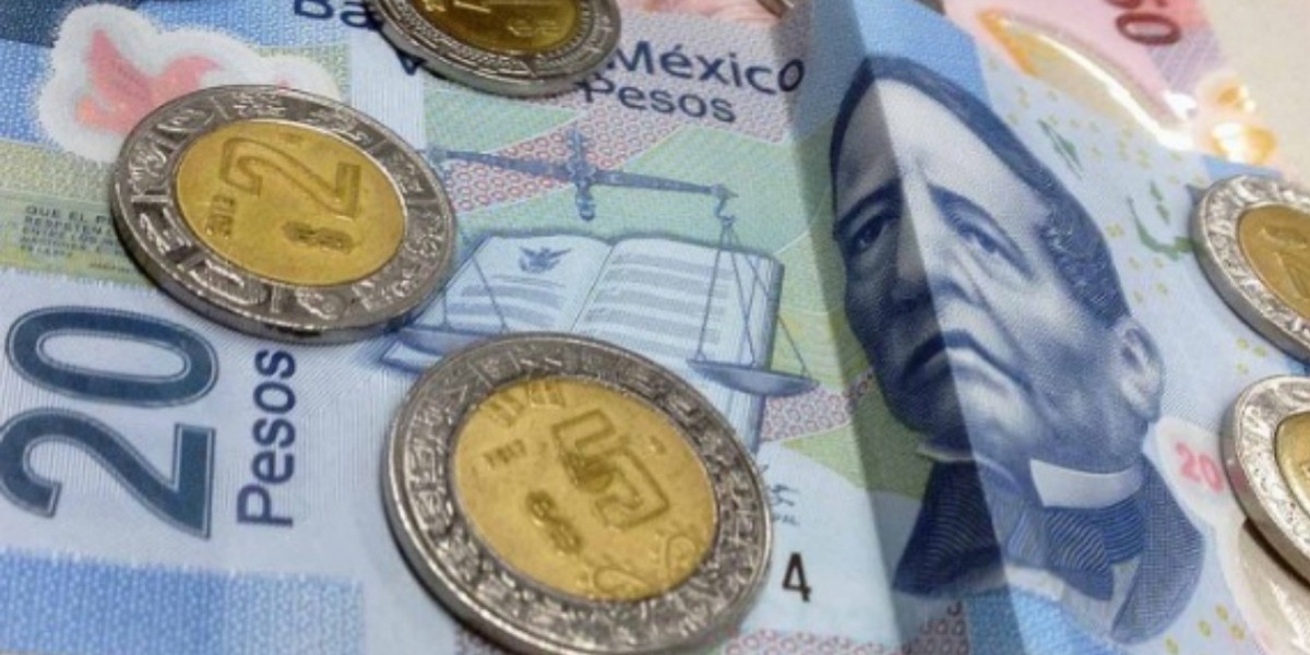 Se hunde el peso, llega a mínimo histórico