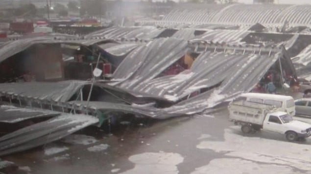 VIDEO | Se desploma techo de Central de Abastos en Iztapalapa