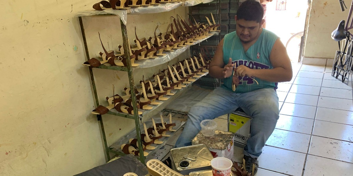 Trabajadores de ‘picas’ se van a casa por un mes y sin sueldo