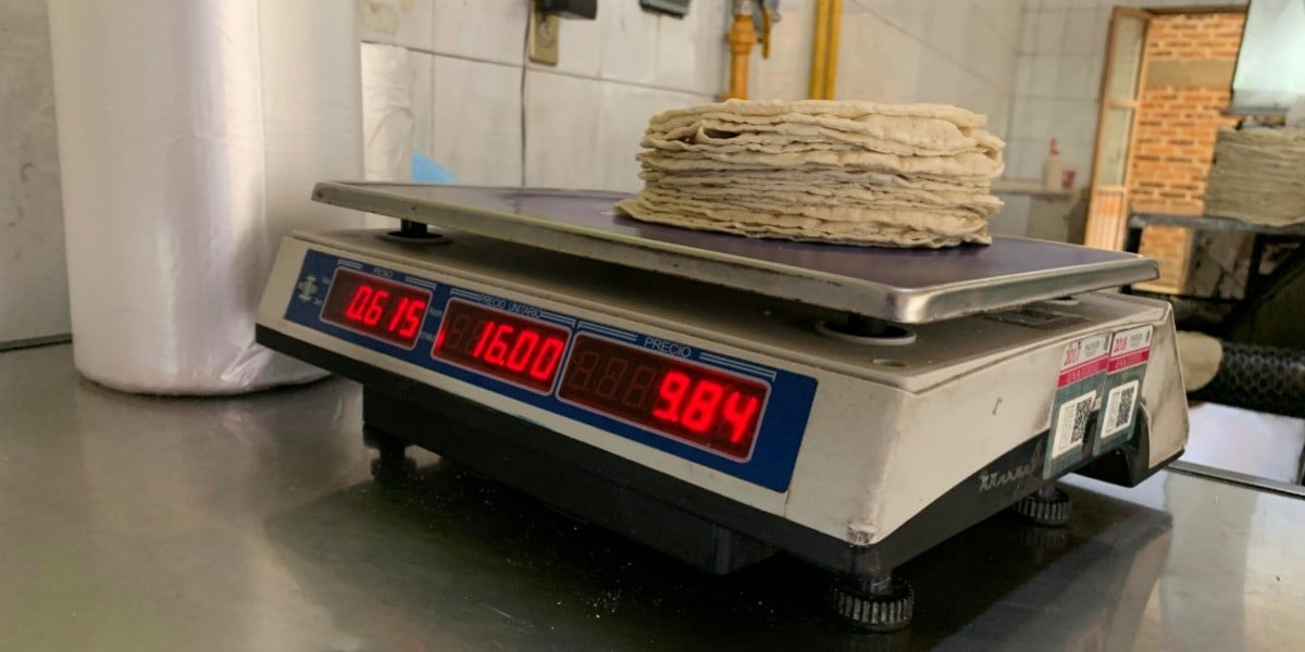 Escasez en importación de maíz genera acaparamiento y alza en precio: tortilleros