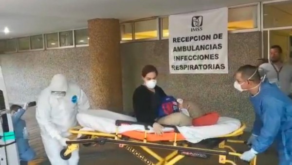 VIDEO | Paciente recuperada de Coronavirus deja hospital entre aplausos en AGS