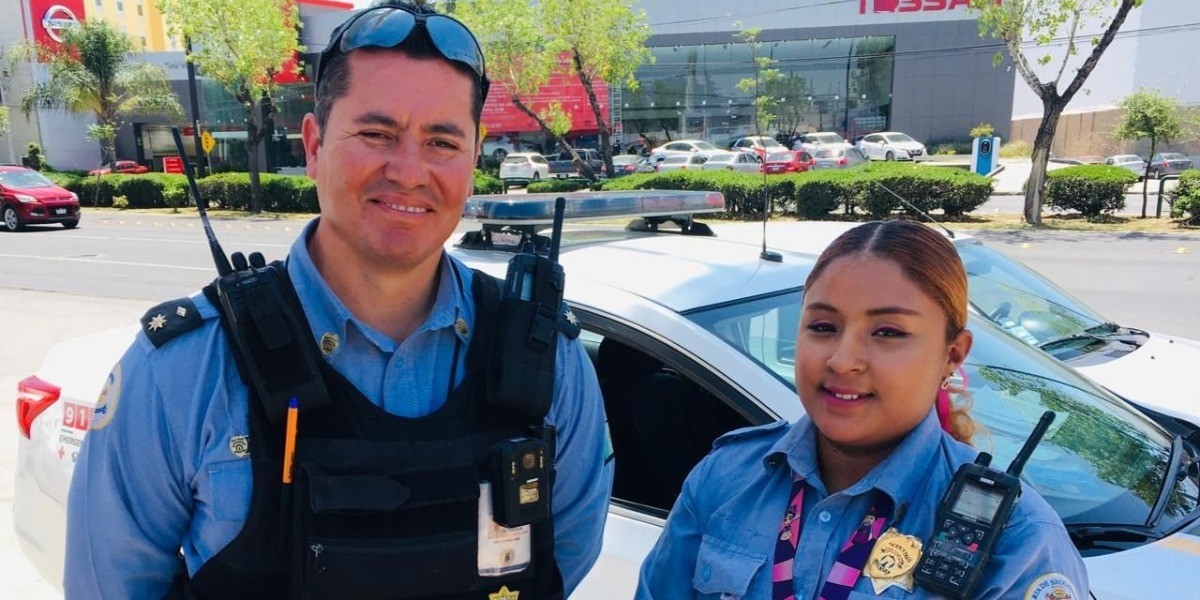 Auxilian tránsitos y bomberos en la llegada de nuevo leonés