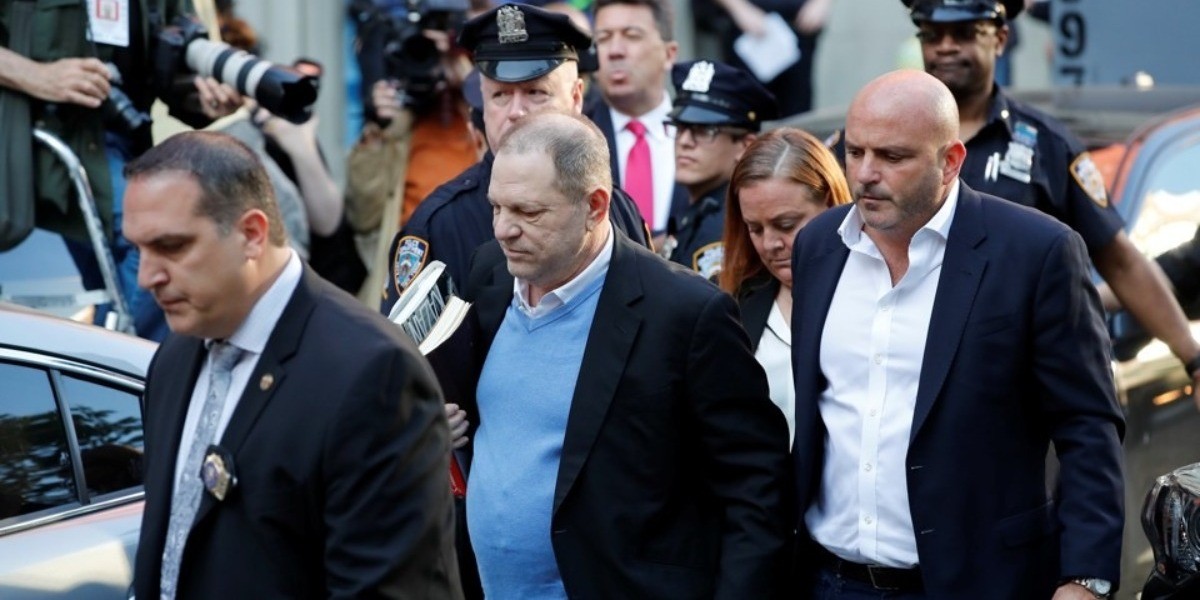 Suma Weinstein otra acusación por abuso sexual en su contra