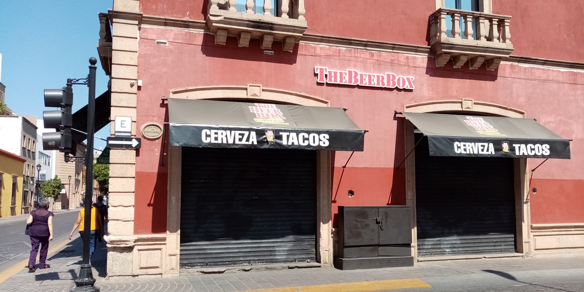 Se niegan a cerrar negocios en León