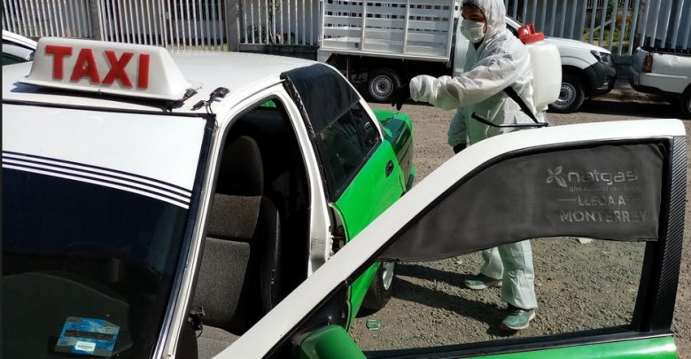 Entregan 200 despensas a taxistas de Línea Dorada