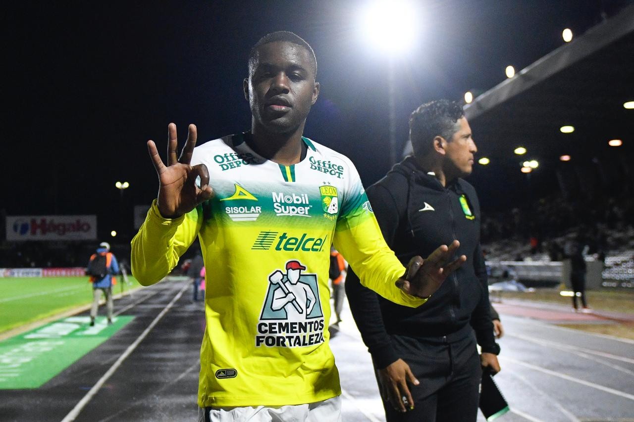 Club León busca comprar a Campbell